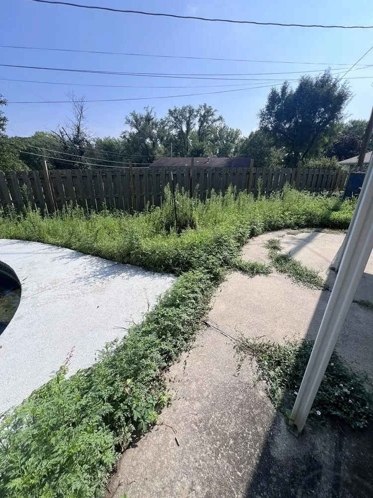 Affordable lawn mowing service experts serving Holt, MO - Grass Geeks