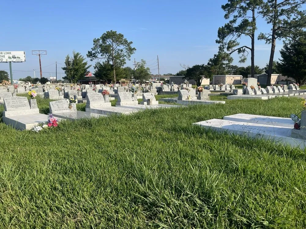 Professional garden landscaping in Delcambre, LA - Grass Gobblers