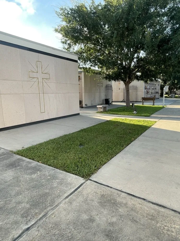 Custom residential landscaping experts serving Delcambre, LA - Grass Gobblers