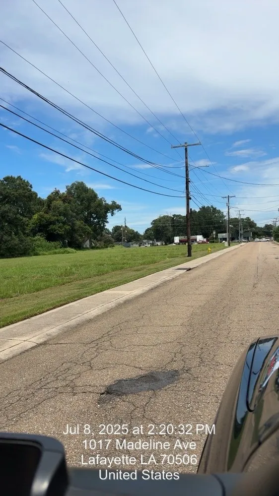 Affordable yard maintenance in Delcambre, LA by Grass Gobblers