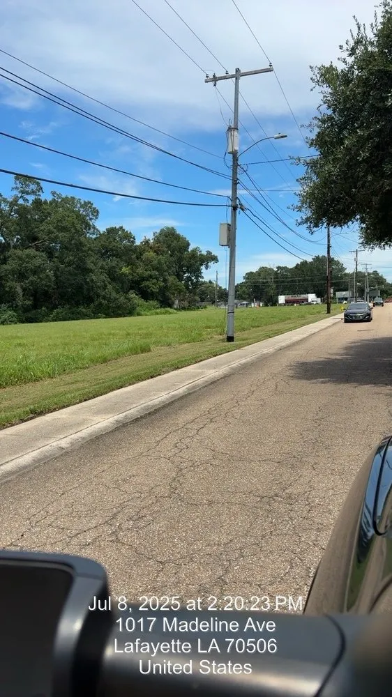 Professional residential landscaping in Delcambre, LA by Grass Gobblers