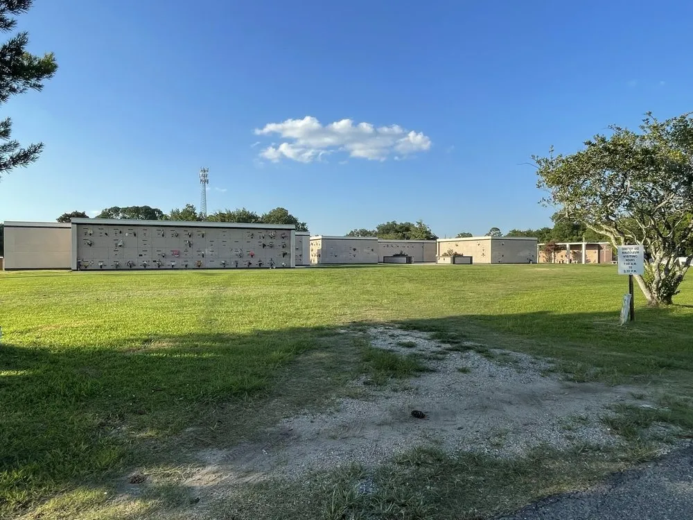 Custom garden landscaping in Delcambre, LA - Grass Gobblers