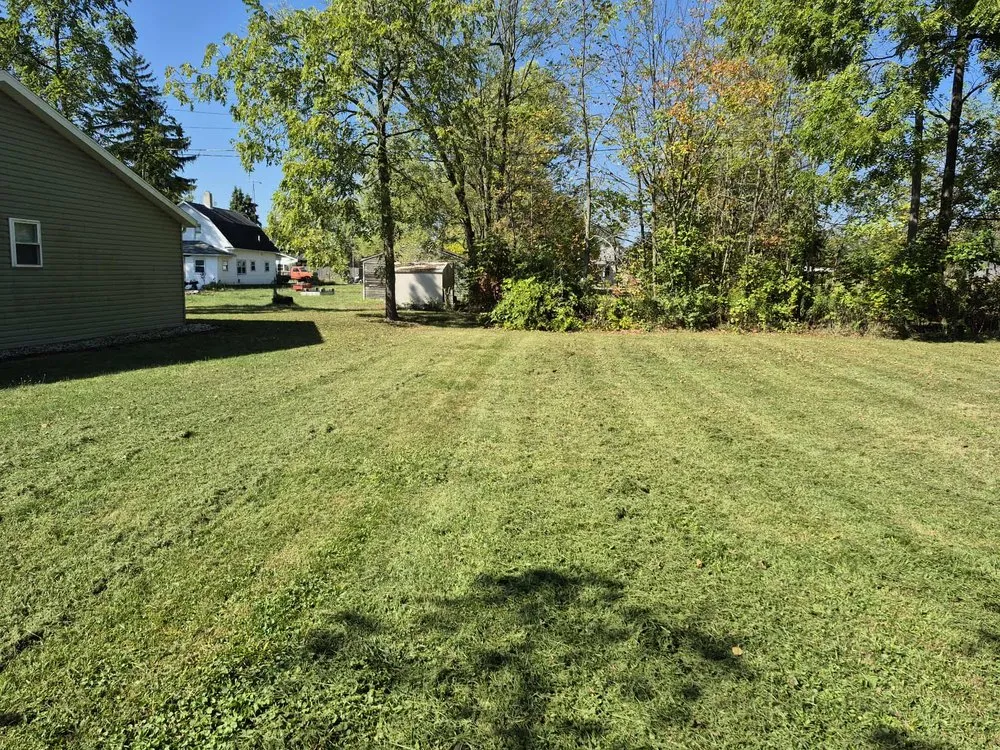 Custom residential landscaping in Lima, OH - Grass Guru