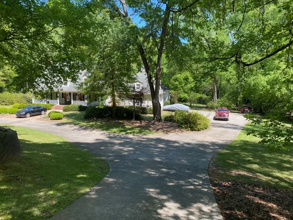 Professional yard maintenance in Macon, GA by Grass Hoggers