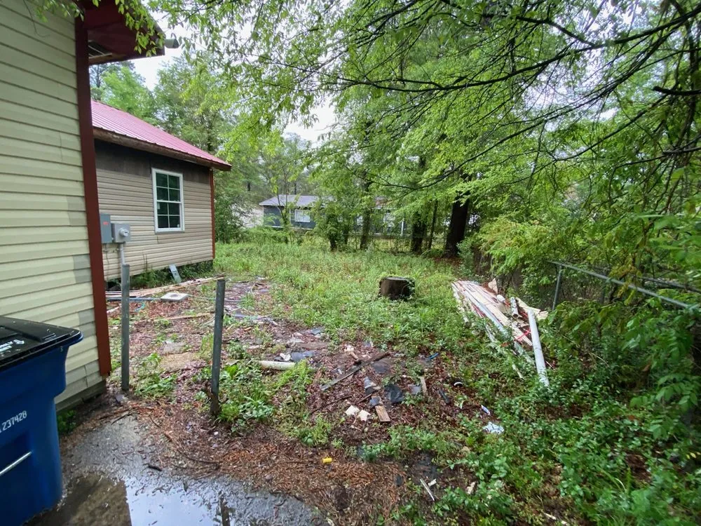 Reliable yard cleanup service in Macon, GA by Grass Hoggers