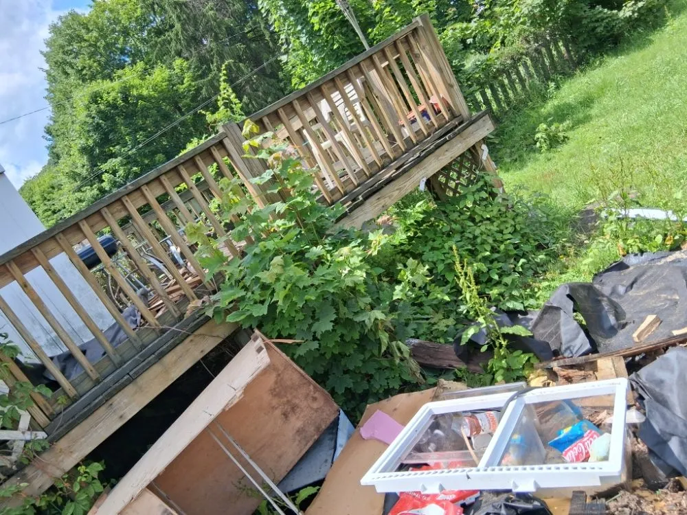 Affordable outdoor landscaping in Frackville, PA by Grass Kickers