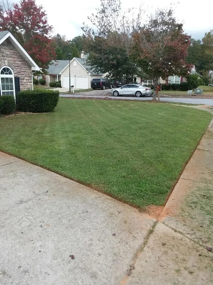 Top-rated yard maintenance in Dallas, GA by Grass King Lawn Services