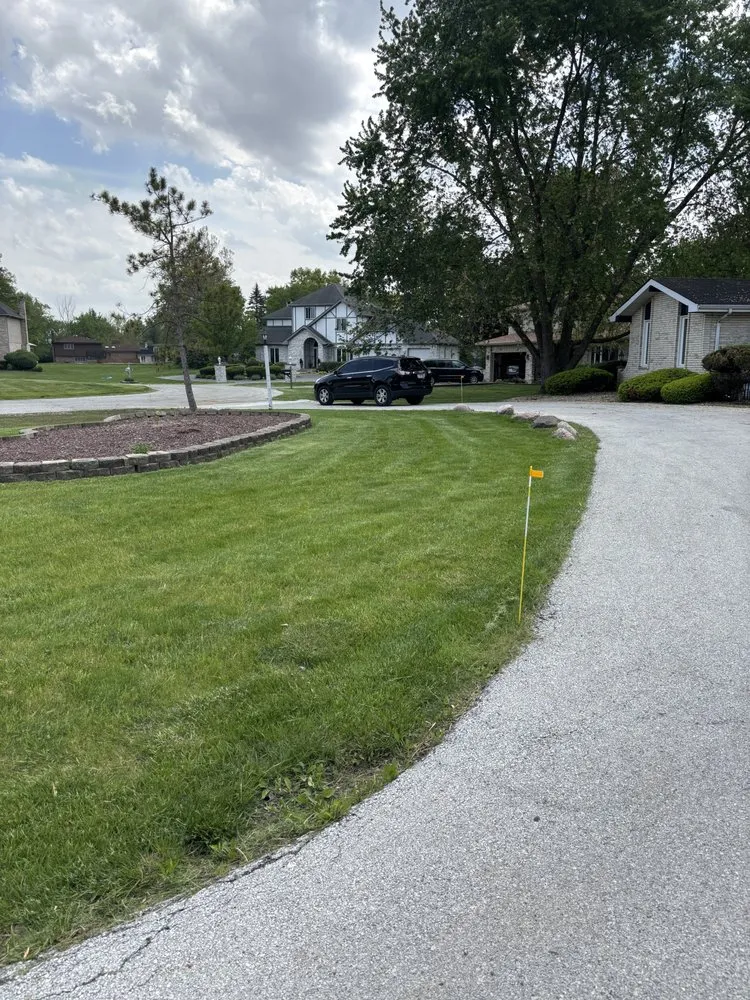 Local yard maintenance in Palos Heights, IL by Grass Master