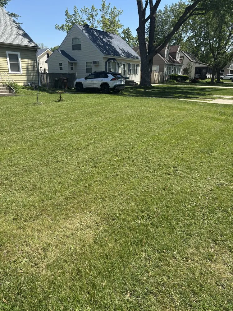 Top-rated lawn care service for beautiful yards across Palos Heights, IL - Grass Master