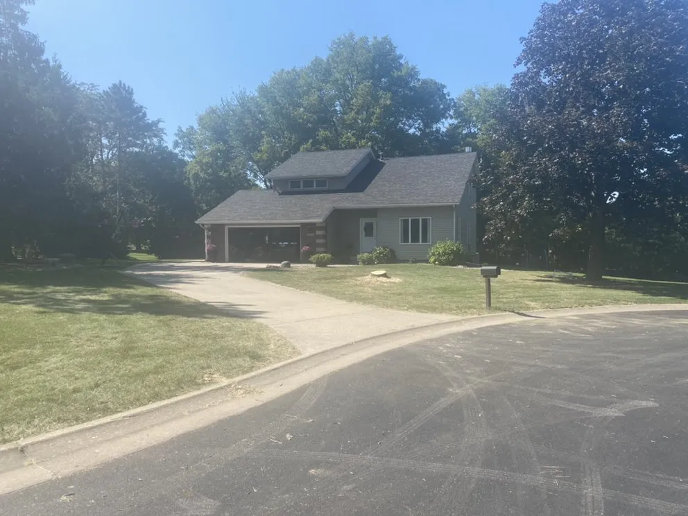 Top-rated lawn mowing service experts serving Geneseo, IL - Grass Monkeys Tree And Lawn Care