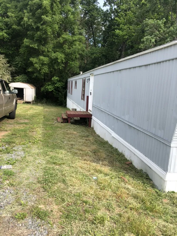 Professional yard cleanup service in Altavista, VA by Grass Monsters