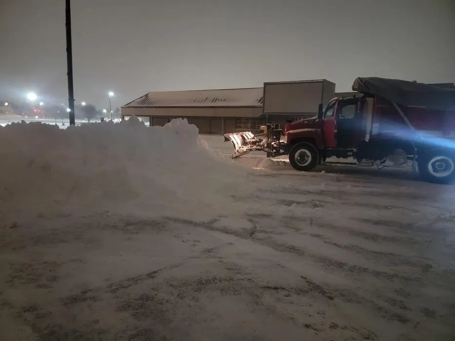 Custom lawn mowing service experts serving Indianapolis, IN - Grass N Stuff