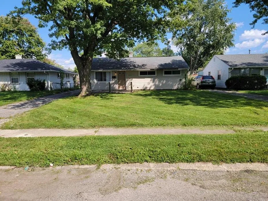 Affordable landscape design experts serving Indianapolis, IN - Grass N Stuff