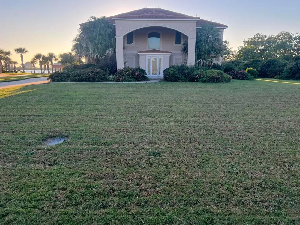 Custom garden landscaping for beautiful yards across Slidell, LA - Grass Pro