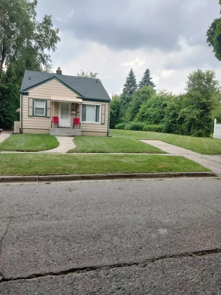 Affordable lawn mowing service in Auburn Hills, MI by Grass Pros