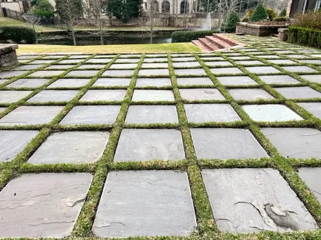 Affordable yard maintenance in Lafayette, LA - Grass Roots Landscape