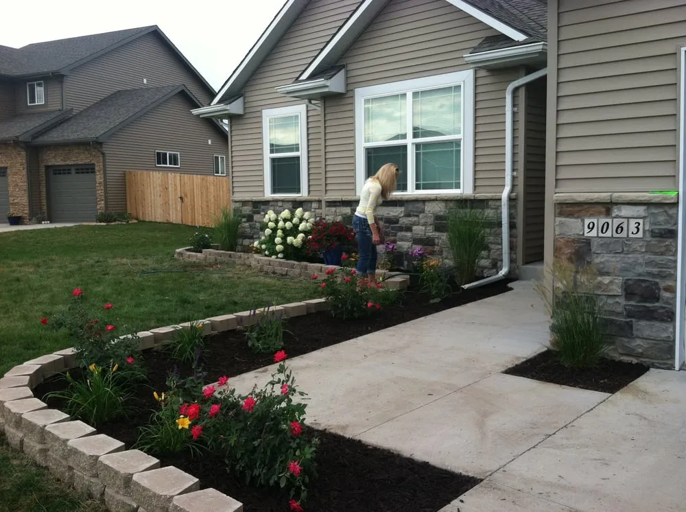 Professional garden landscaping in Des Moines, IA by Grass Roots Landscaping and Snow Removal