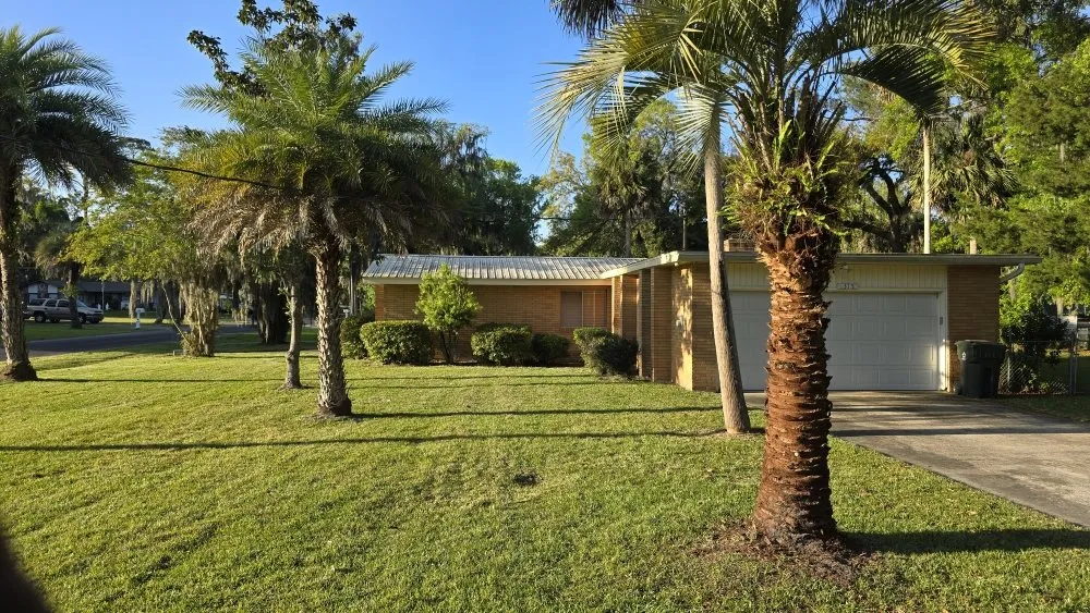 Local yard maintenance for beautiful yards across Brunswick, GA - Grass Whackers