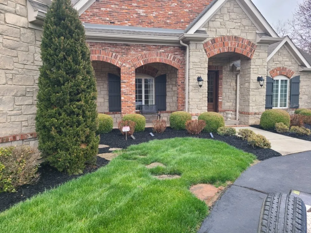 Local lawn mowing service in St. Louis, MO by Grass Wolverine