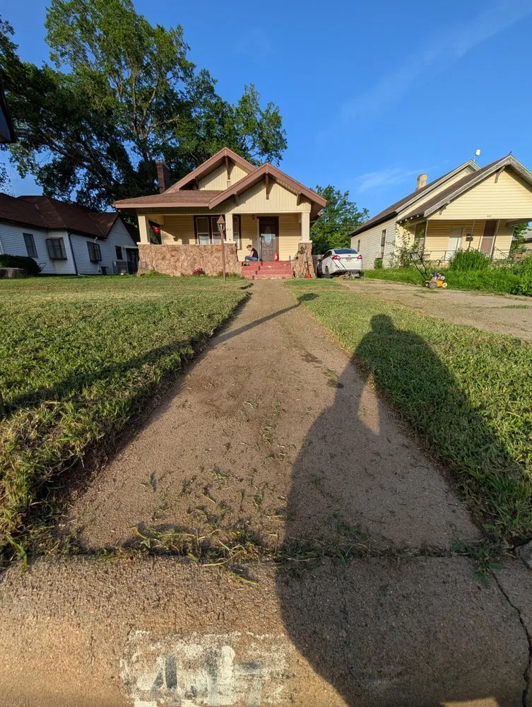 Trusted lawn care service experts serving Wichita, KS - Grassasin Landscaping