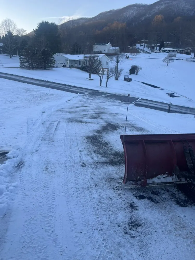 Expert lawn mowing service in Narrows, VA by GrassCuts