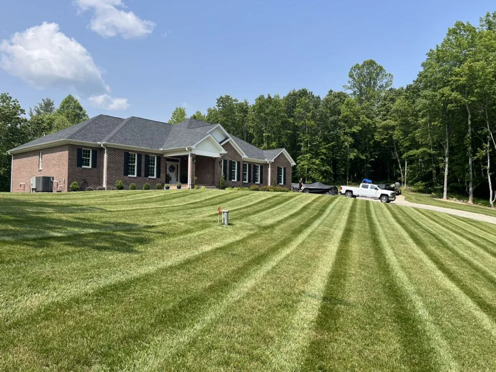 Local yard cleanup service in Narrows, VA - GrassCuts