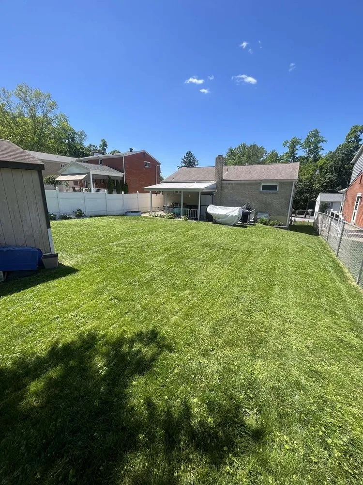 Professional lawn care service experts serving Pittsburgh, PA - Grasseaters Landscaping