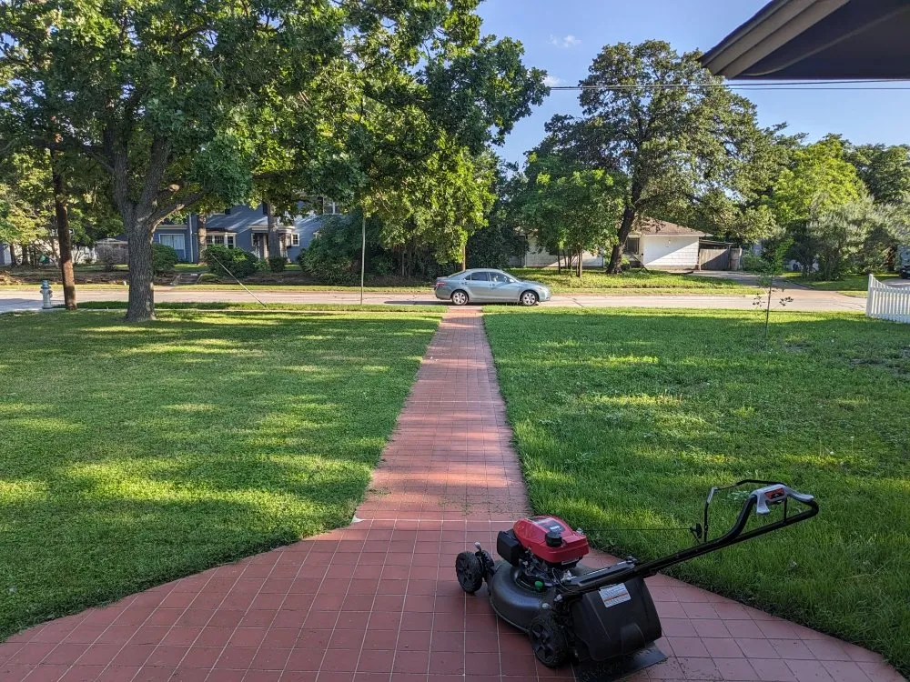 Affordable lawn mowing service in Denton, TX by Grassguru