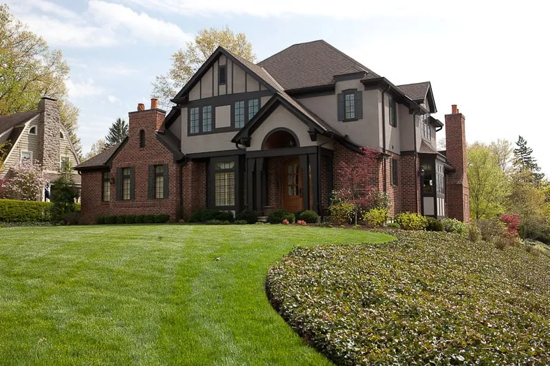 Expert landscaping services in Cincinnati, OH by Grasshopper Landscaping