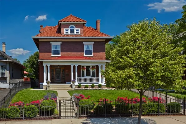 Grasshopper Landscaping Logo