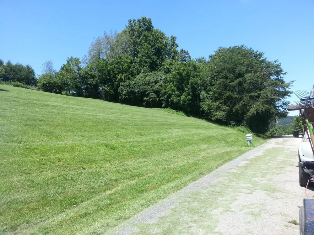 Professional outdoor landscaping in LaFollette, TN - Grasshopper Lawn & Landscape