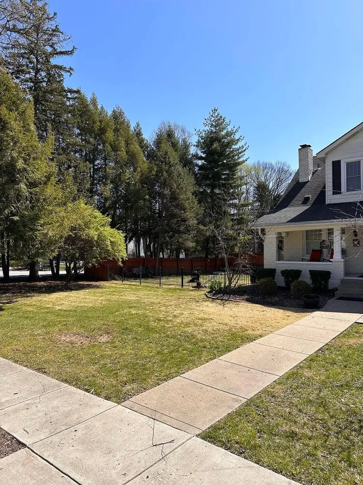 Top-rated lawn care service in Louisville, KY by Grasshopper Mowing