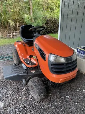 Grasshoppers Lawn Care Logo