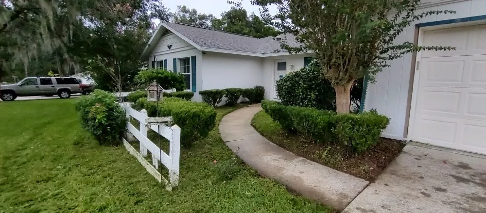 Trusted lawn care service experts serving Ocala, FL - Grasshoppers Lawncare