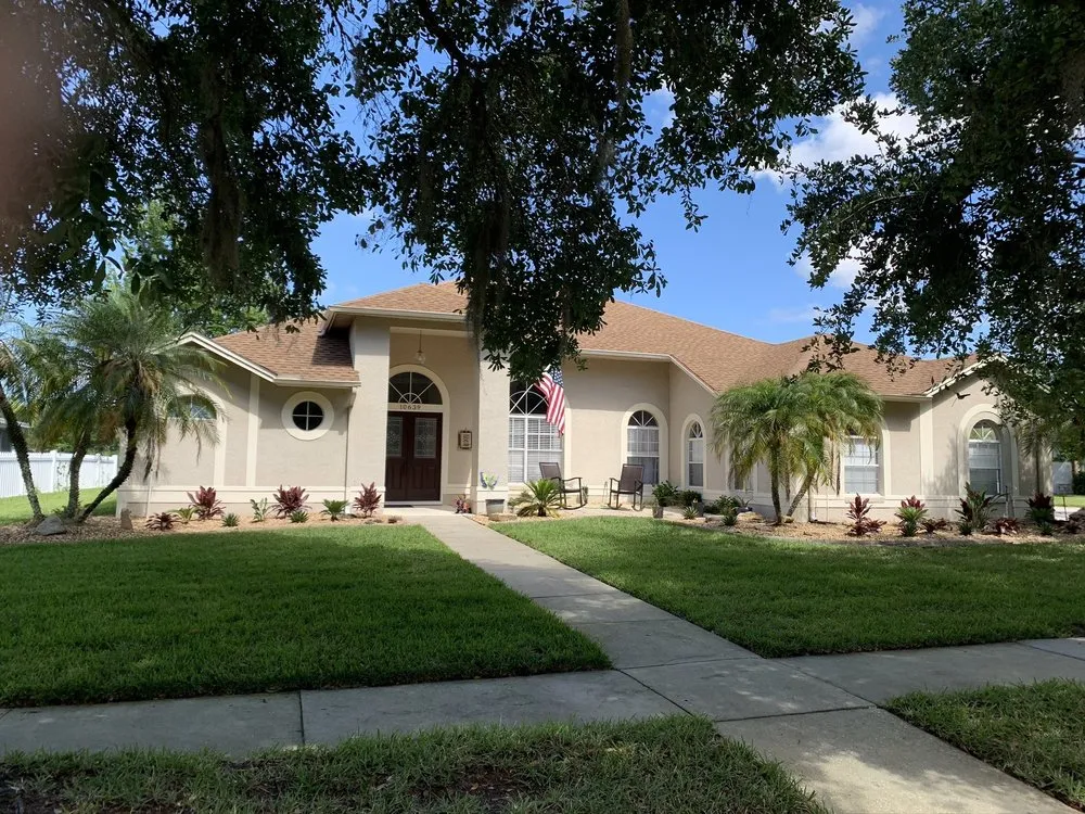 Custom lawn mowing service experts serving Orlando, FL - Grasshoppers