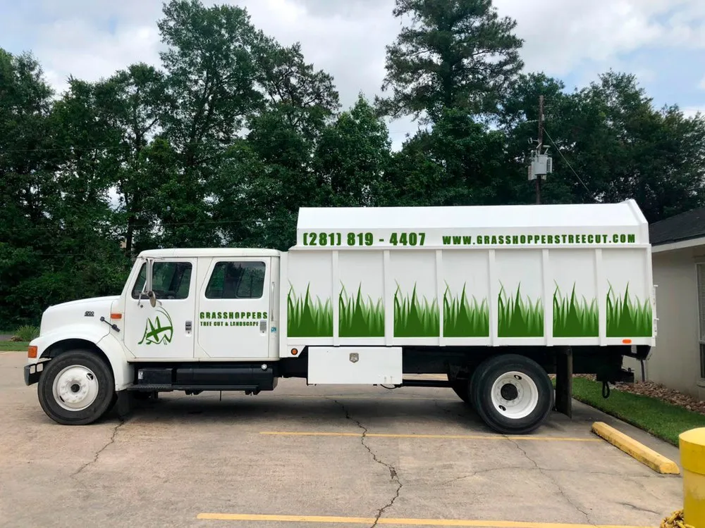 Trusted lawn mowing service experts serving Tomball, TX - Grasshoppers Tree Cut