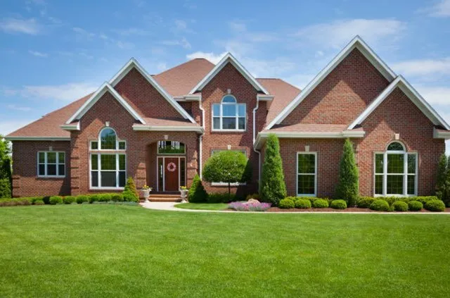 Custom lawn mowing service in Fort Worth, TX by Grasslands Lawn Care