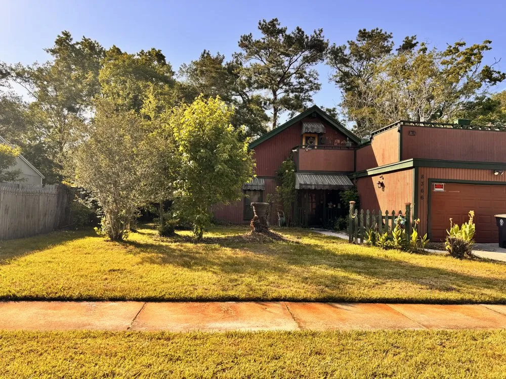 Professional garden landscaping in Jacksonville, FL by Grassology Of Jacksonville