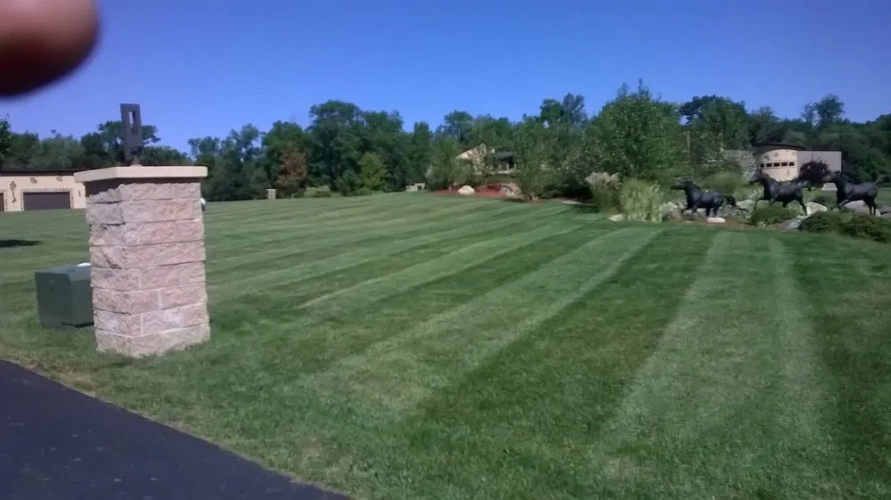 Professional yard maintenance in Cornwall, NY by Grassy Knoll