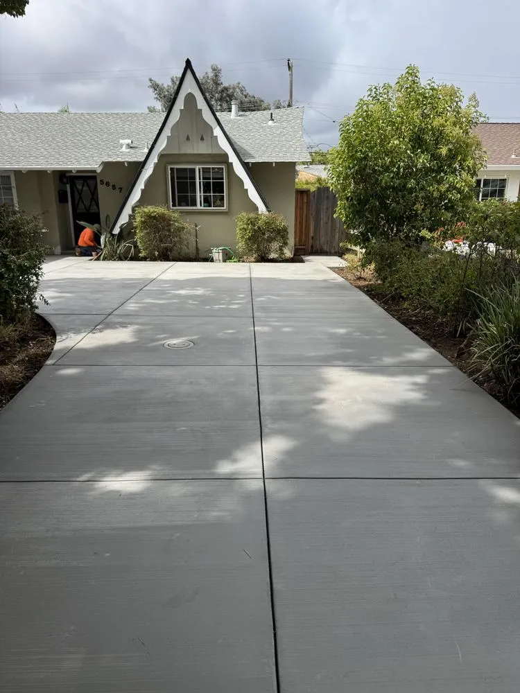 Top-rated yard cleanup service for year-round maintenance across Morgan Hill, CA - Gray Concrete