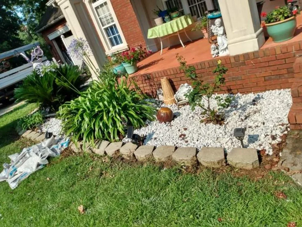 Reliable garden landscaping near you in Warner Robins, GA by Gray Landscaping And Handyman