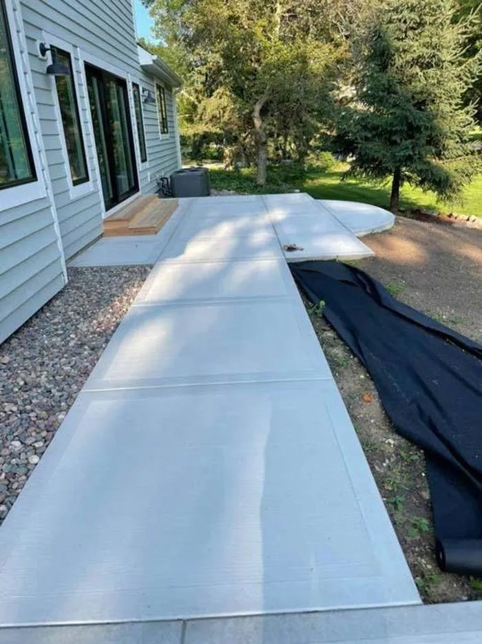 Top-rated garden landscaping for beautiful yards across Crystal Lake, IL - Gray Slate Hardscapes