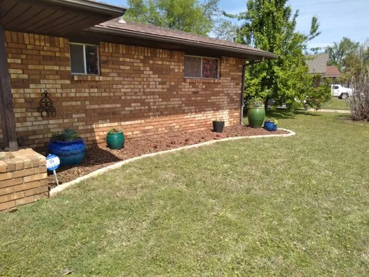 Grayhams Landscaping and Lawn Maintenance Logo