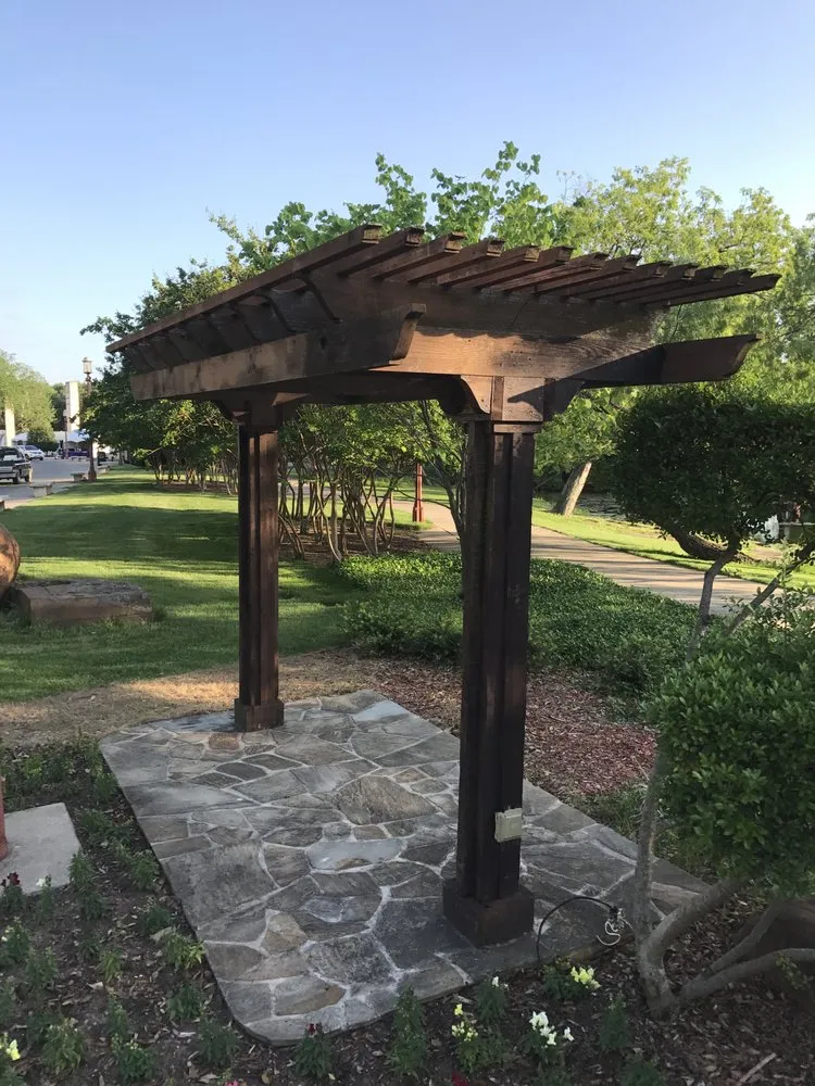 Reliable yard cleanup service in Dallas, TX by Grayscape Landscaping & Design