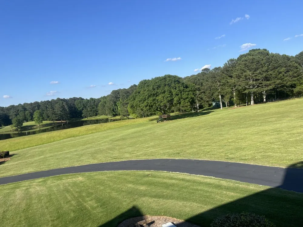 Custom lawn mowing service in Snellville, GA by Grayson Lawn Solution