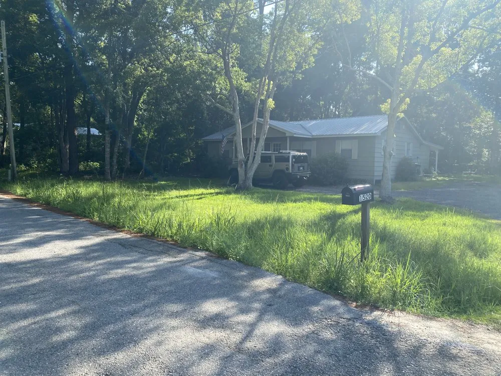 Affordable yard maintenance for residential properties in Santa Rosa Beach, FL by Grayt Land Care