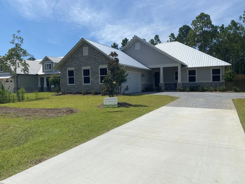 Local yard cleanup service for year-round maintenance in Santa Rosa Beach, FL by Grayt Land Care