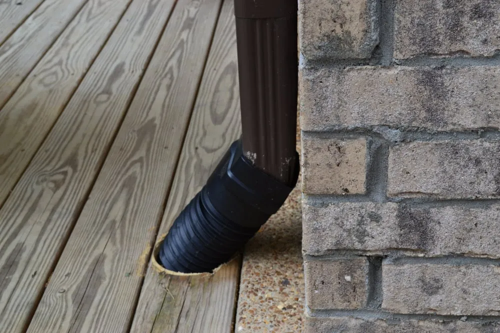 Custom outdoor landscaping with custom design in Memphis, TN by Grazz Masters