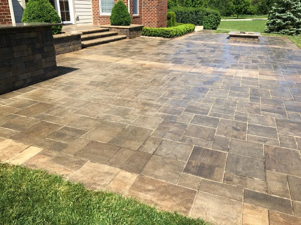 Affordable yard maintenance in Des Plaines, IL by Great American Brick Paving
