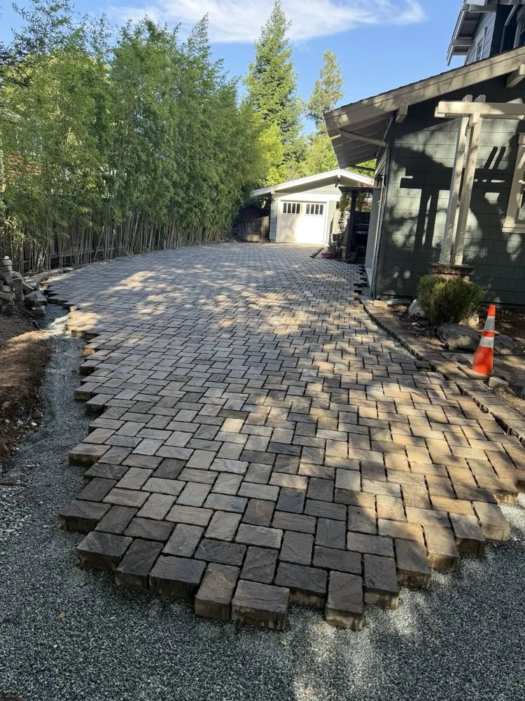 Professional residential landscaping for year-round maintenance in San Jose, CA by Great Builder